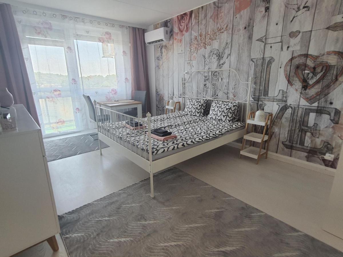Hegyalja Apartman มิชโคลซ์ ภายนอก รูปภาพ