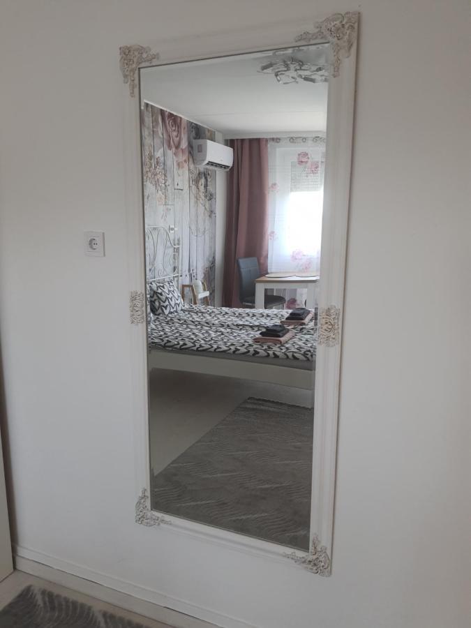 Hegyalja Apartman มิชโคลซ์ ภายนอก รูปภาพ